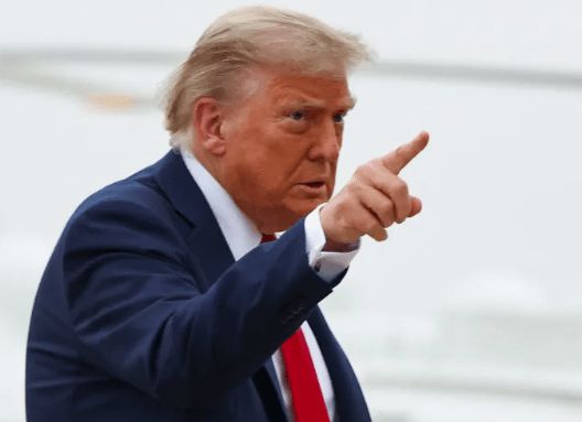 體育博彩：共和黨成員投下反對票，特朗普怒了：你犯了嚴重錯誤，我要換掉你！