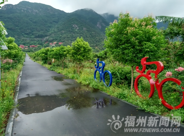 {賭波}(青山村山清水秀,环境优美,村民们) {賭波}(青山村山清水秀,环境优美,村民们)